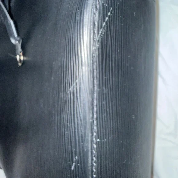 Louis Vuitton Elegant Black Tote Bag - Picture 8 of 8